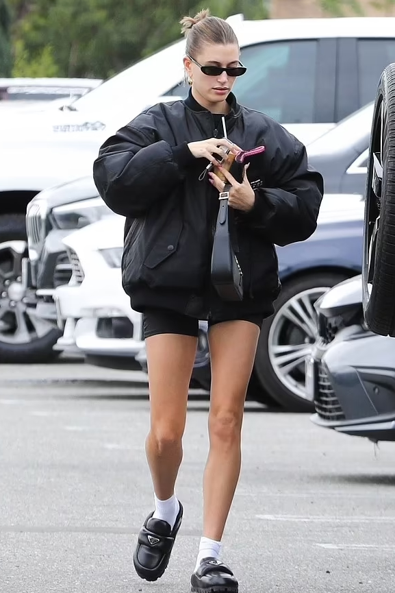 Hailey Bieber's outfit
