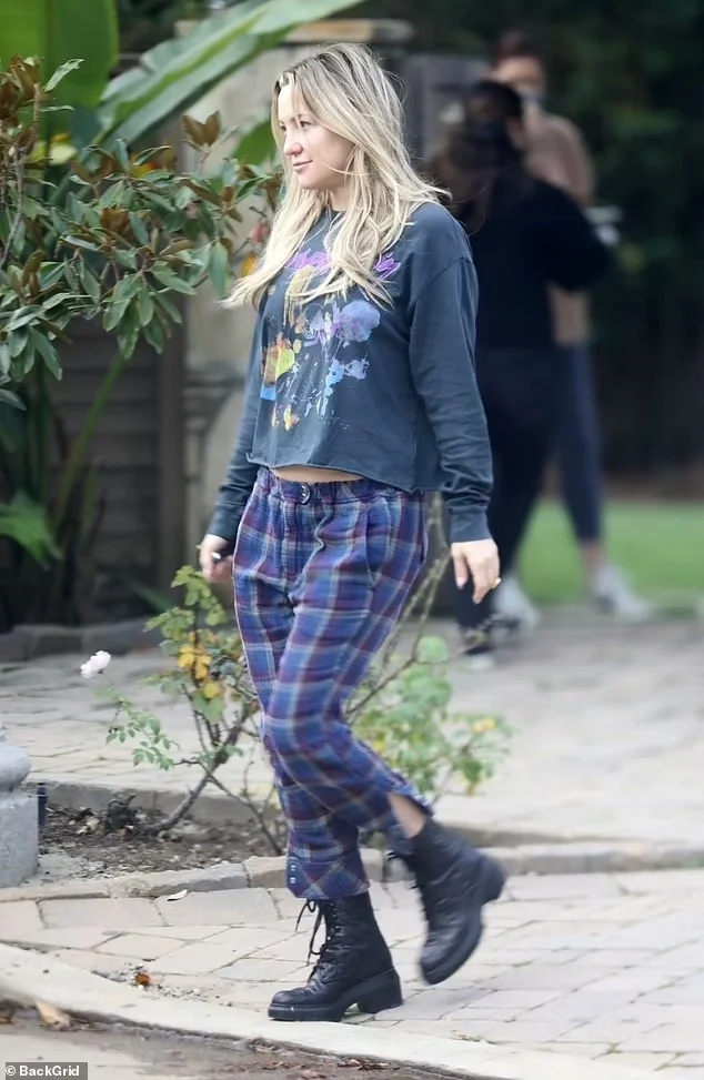 Kate Hudson in Brentwood, CA on March 20, 2023