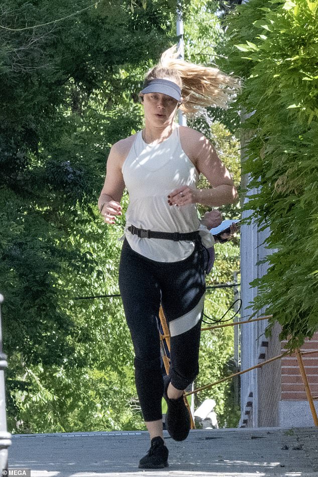Elevate Your Workout Style with Amber Heard’s Fashionable Jogging Looks