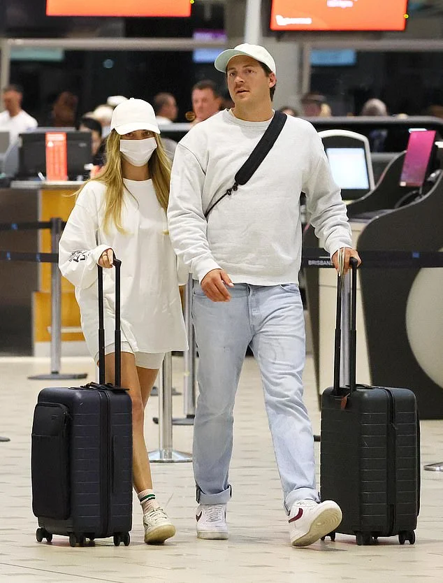 Margot Robbie’s Casual yet Trendy Outfit at Brisbane Airport on May 24, 2023