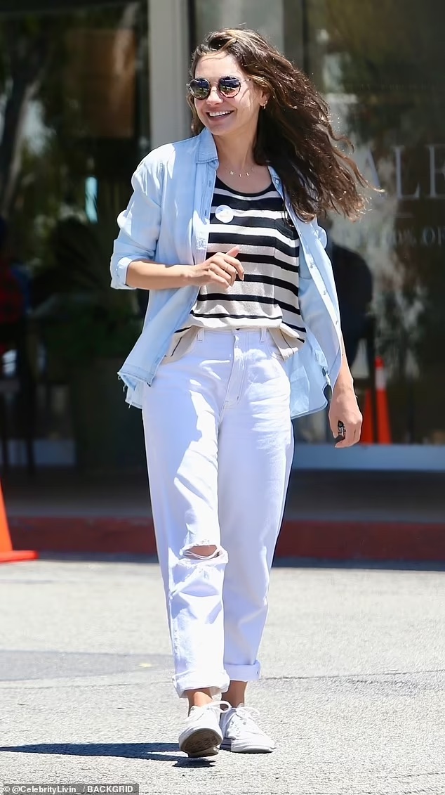 Effortless Street Style: Embracing Mila Kunis’ Off-Duty Fashion in Los Angeles, 2023