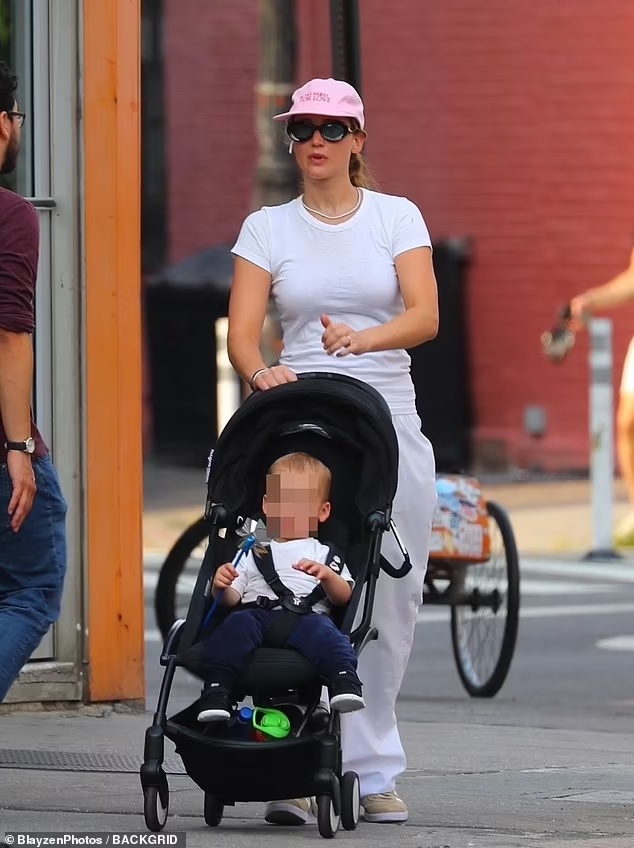 Jennifer Lawrence’s NYC Stroll with Alltimers Mood Cap and ADIDAS Adicolor Low Sneakers on Aug 21, 2023