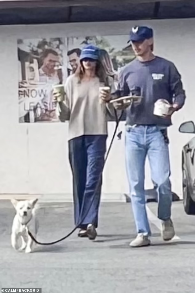 Kaia Gerber and Austin Butler’s Stylish Dog Walk: Matching Blue Hats in Malibu on Aug13,2023