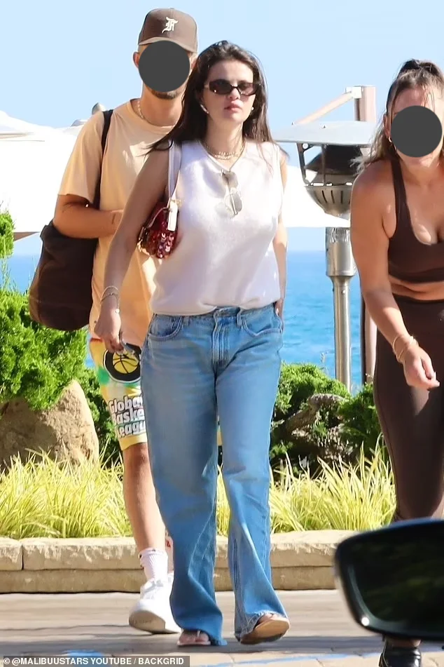 Selena Gomez’s Effortless Summer Style: White Tank Top and Denim Jeans on Aug, 7, 2023