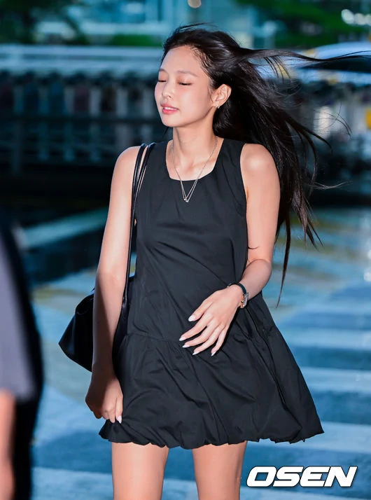 Blackpink’s Jennie Kim’s Chic Airport Fashion: Incheon to New York Departure on Aug, 10, 2023