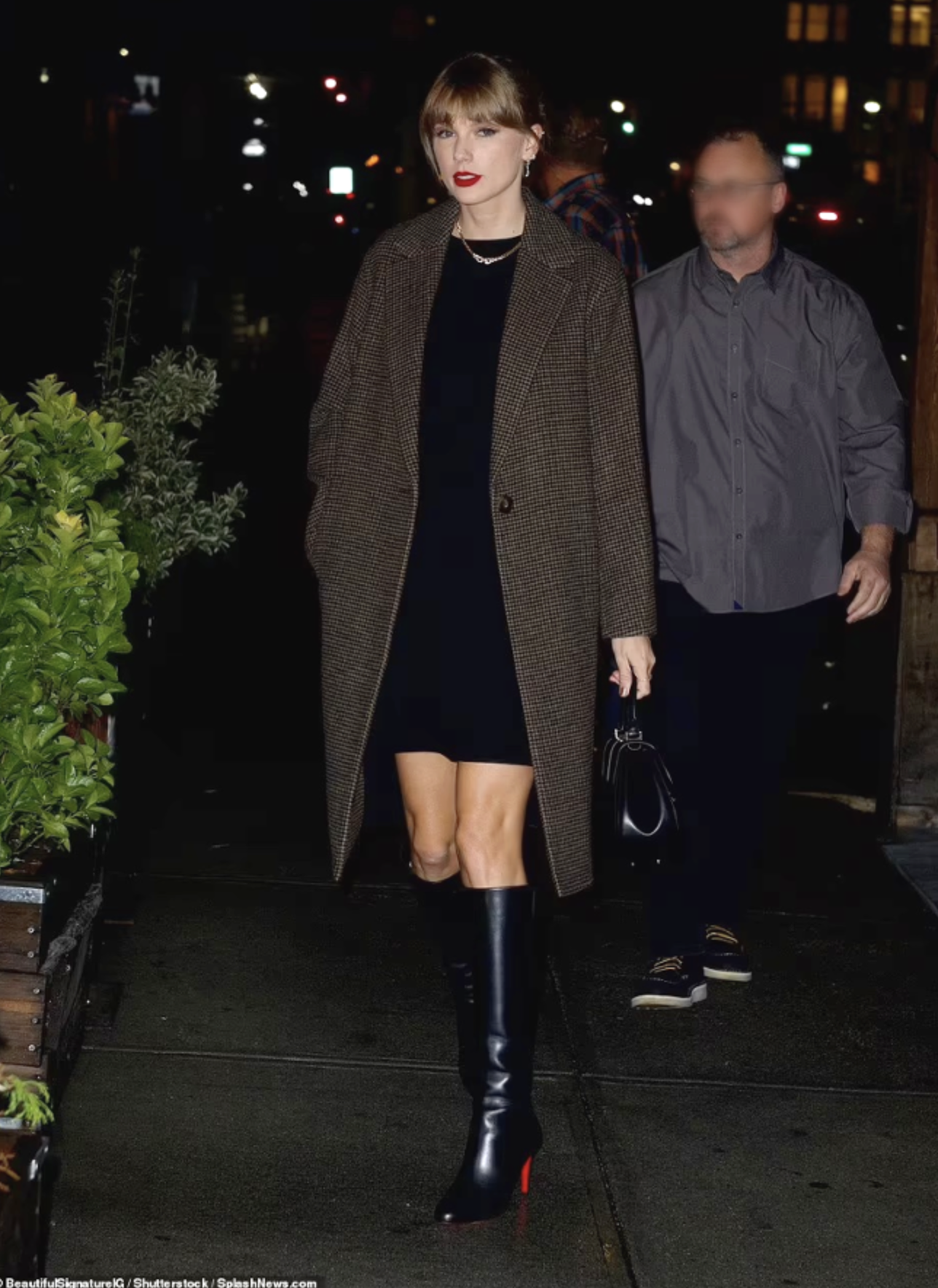 Taylor Swift's Latest Street Style: A Snapshot of Urban Elegance on Sep ...