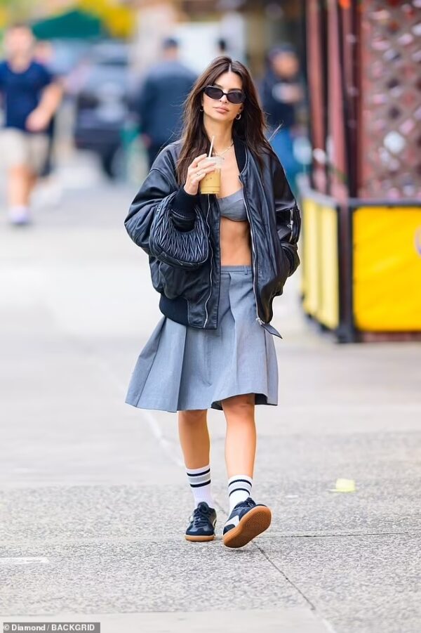 Emily Ratajkowski Sizzles in a Sexy Grey Crop Top: NYC Street Style on Oct 27, 2023