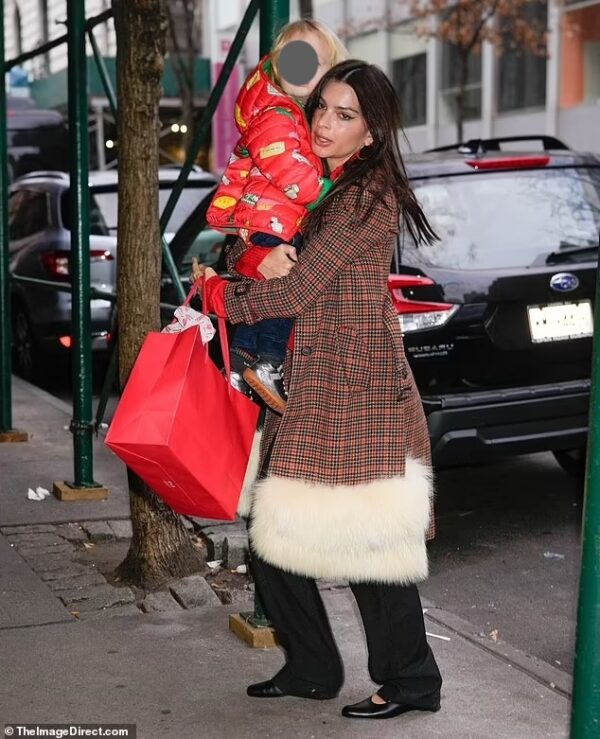 Emily Ratajkowski’s Cozy Christmas Stroll: Fuzzy Plaid Coat and Holiday Vibes in NYC on Dec 25, 2023