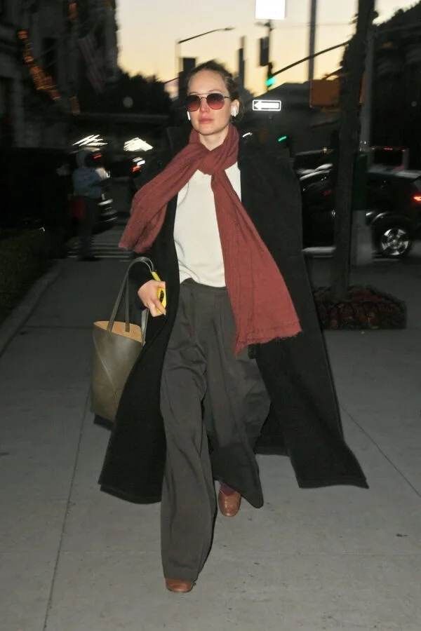 Jennifer Lawrence’s Stylish Sojourn in New York City on November 28, 2023