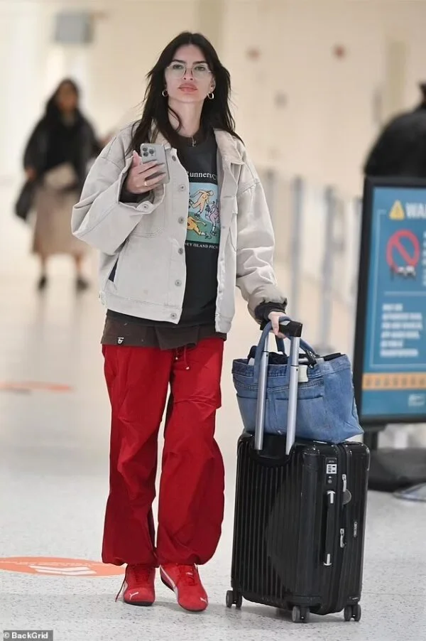 Jet-Set Chic: Emily Ratajkowski’s Effortless Airport Style on Jan 1, 2024