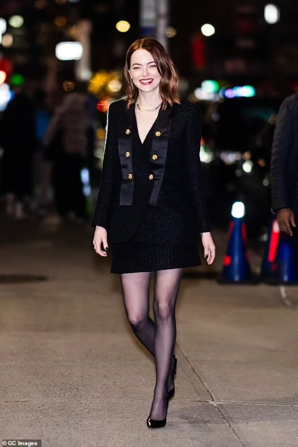 Emma Stone’s Elegant Arrival: A Stylish Ensemble for The Late Show on Jan 30, 2024