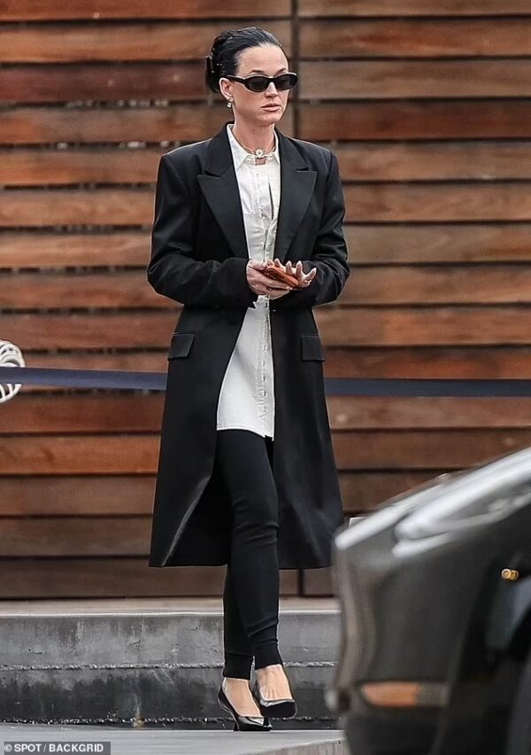 Business Chic on Melrose: Katy Perry’s Sophisticated Shopping Stroll on Jan 25, 2024