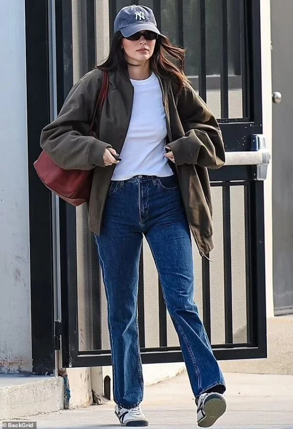 Casual Chic: Kendall Jenner’s Relaxed LA Look on Jan 16, 2024