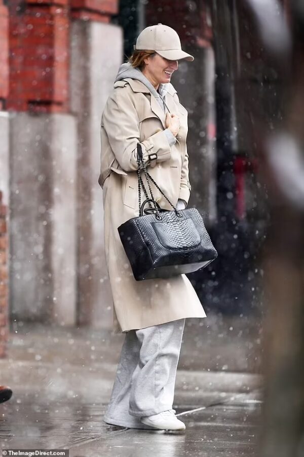Gisele Bündchen’s Snowstorm Style: Effortless Chic in NYC on Feb 13, 2024