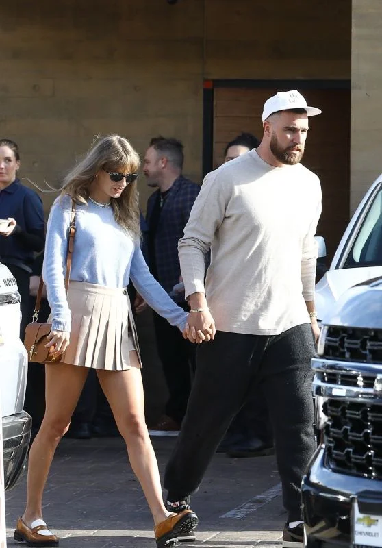 Taylor Swift’s Daytime Date Ensemble: Effortlessly Chic and Casual at Nobu Malibu on March 24, 2023