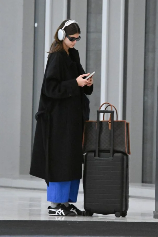 Kaia Gerber’s Effortlessly Chic Airport Style on April 3, 2024