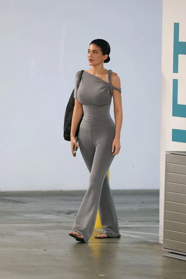 Kylie Jenner’s Head-Turning Ensemble: A Glimpse into KHY Fashion on May 20, 2024